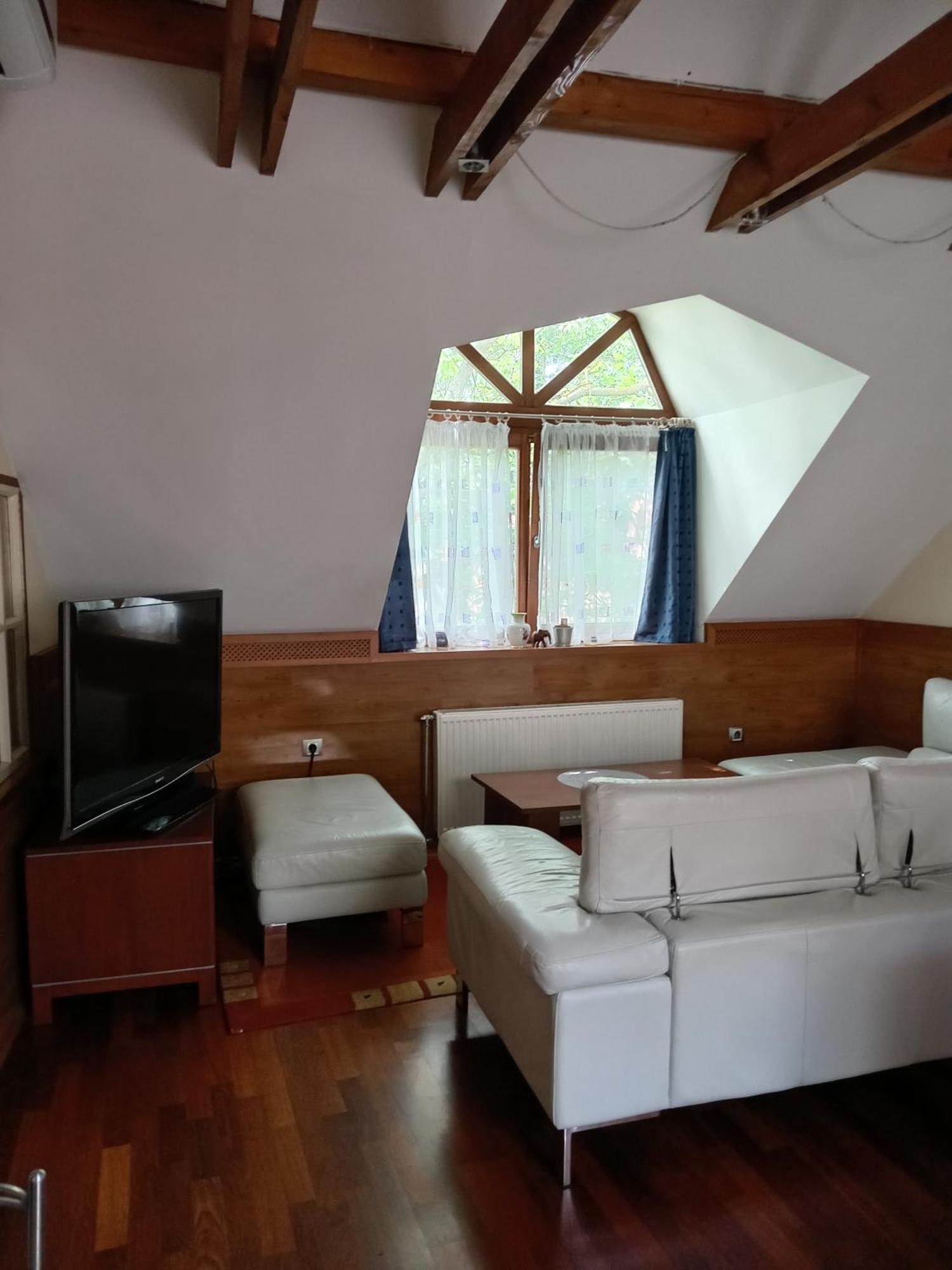 Galeria Villa เวสเปรม ภายนอก รูปภาพ